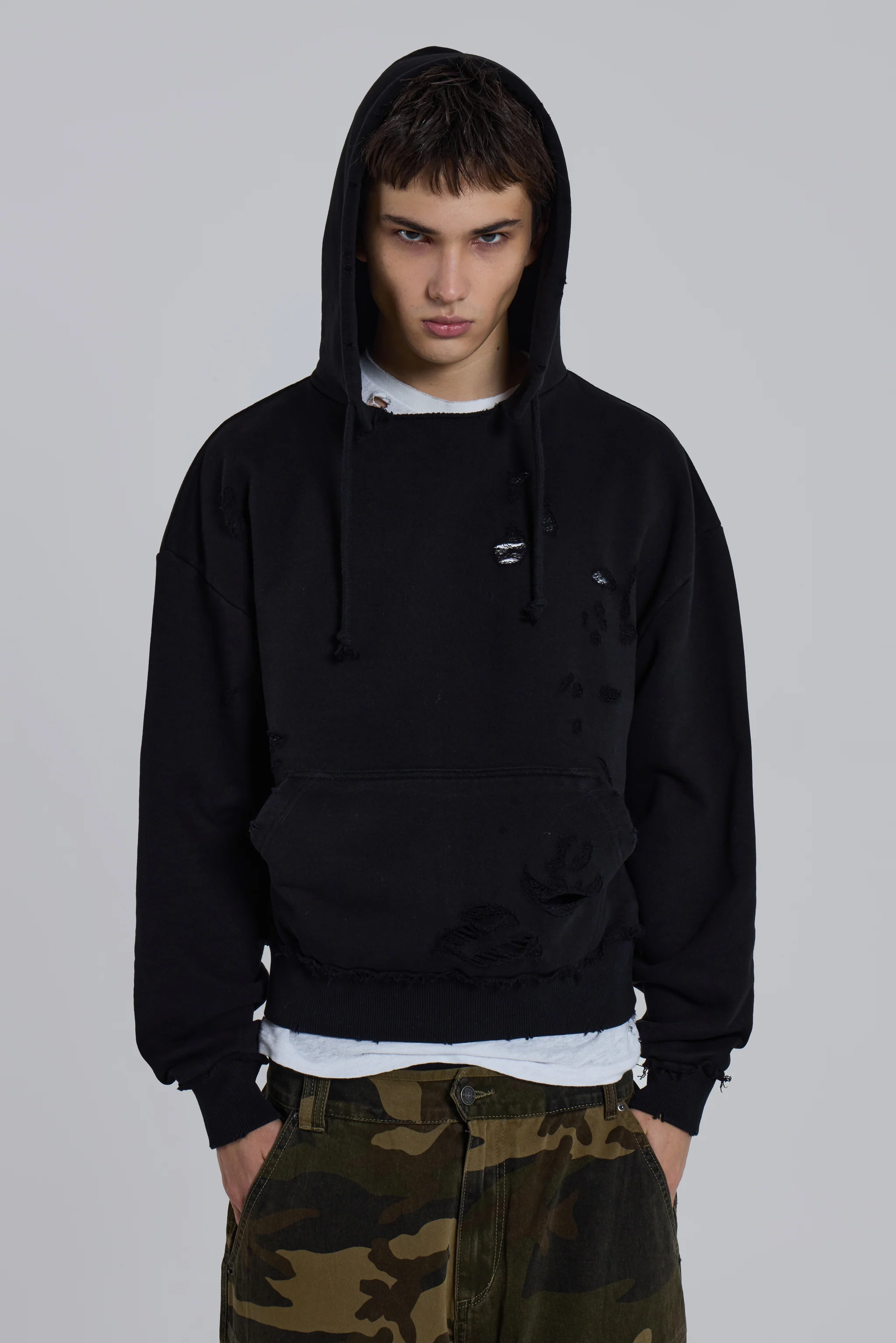 Pullover Bitten Hoodie in Black - Image 7
